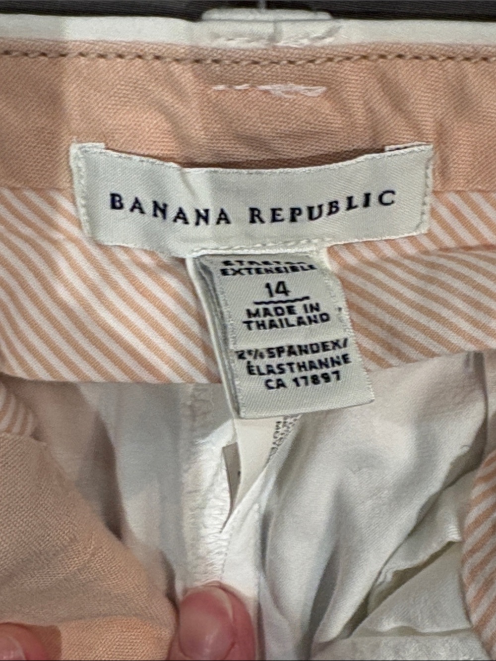 Banana Republic White Women’s Bermuda Shorts - Picture 5 of 6